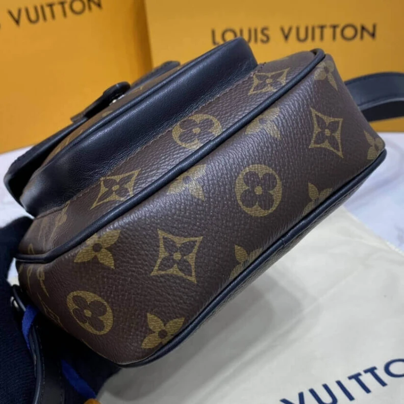 Lv belts replica Front poc Louis Vuitton Christopher Wearable Wallet Black