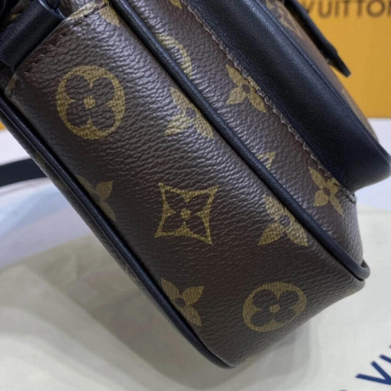 Lv belts replica Front poc Louis Vuitton Christopher Wearable Wallet Black