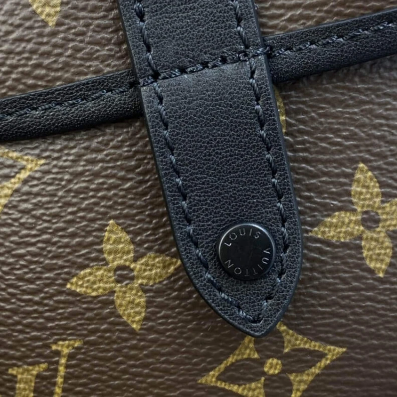 Lv belts replica Front poc Louis Vuitton Christopher Wearable Wallet Black