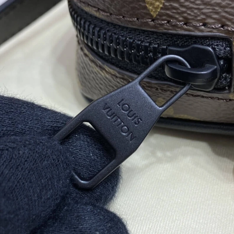 Lv belts replica Front poc Louis Vuitton Christopher Wearable Wallet Black