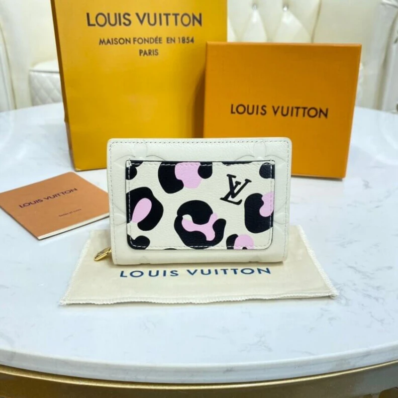 Louis vuitton locations Inside ca Louis Vuitton Clea Wallet Creme