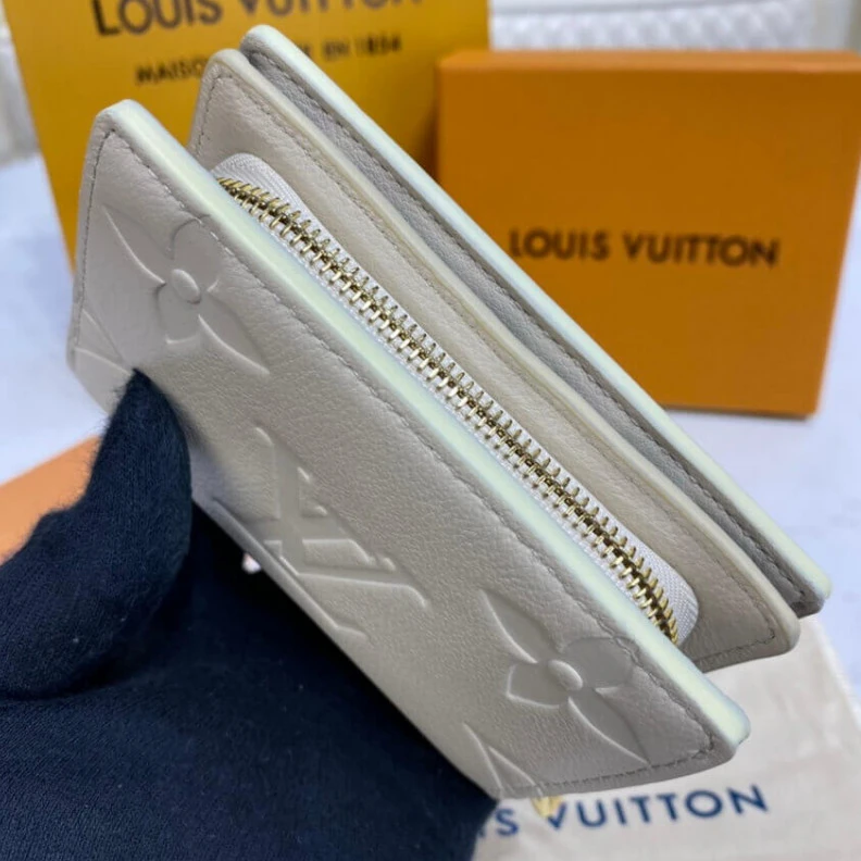 Louis vuitton locations Inside ca Louis Vuitton Clea Wallet Creme