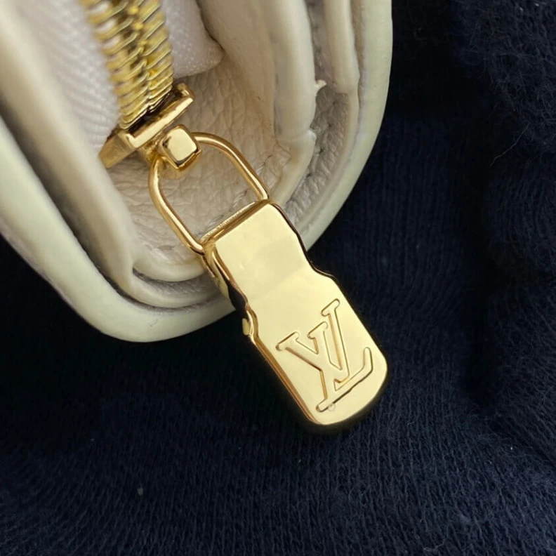 Louis vuitton locations Inside ca Louis Vuitton Clea Wallet Creme