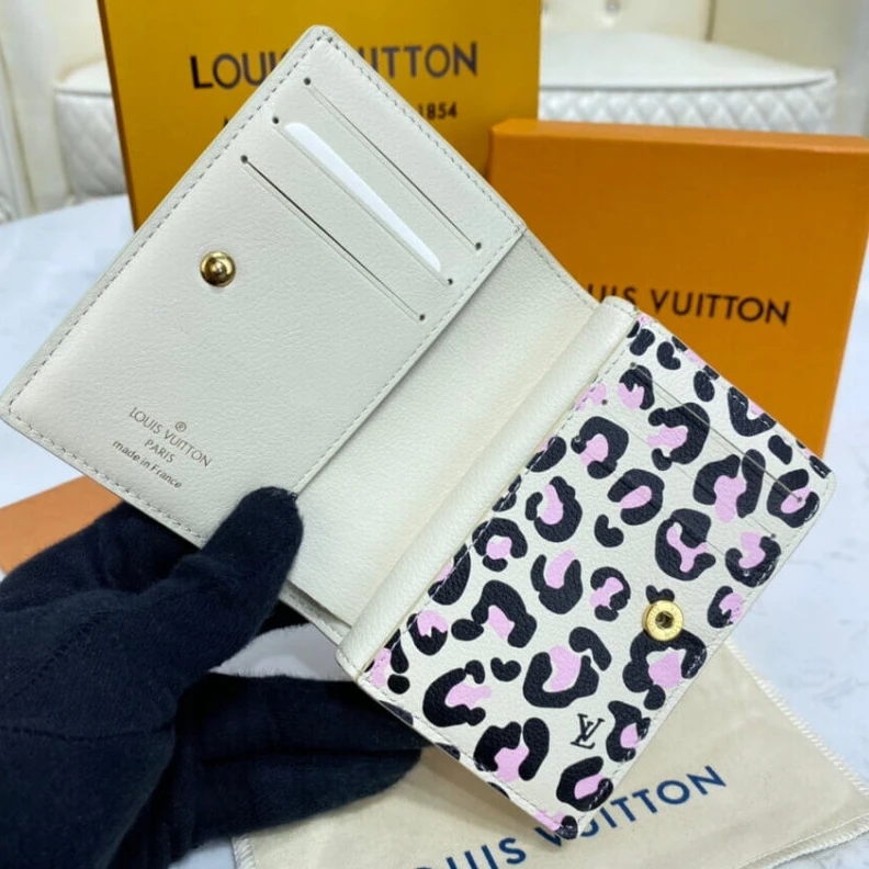 Louis vuitton locations Inside ca Louis Vuitton Clea Wallet Creme