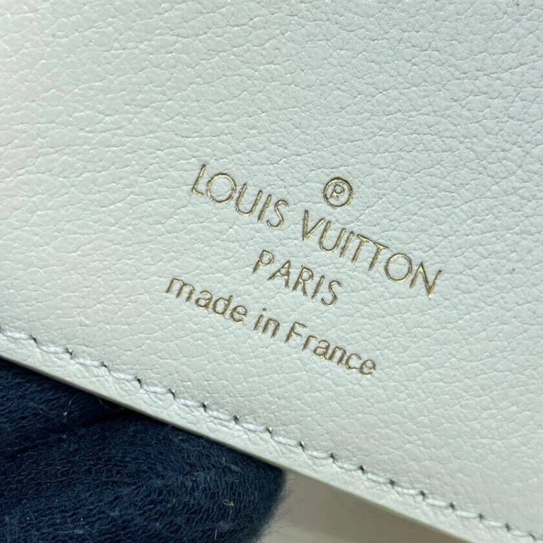 Louis vuitton locations Inside ca Louis Vuitton Clea Wallet Creme