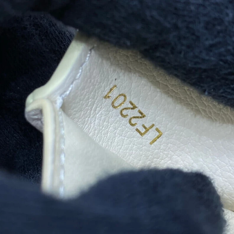 Louis vuitton locations Inside ca Louis Vuitton Clea Wallet Creme