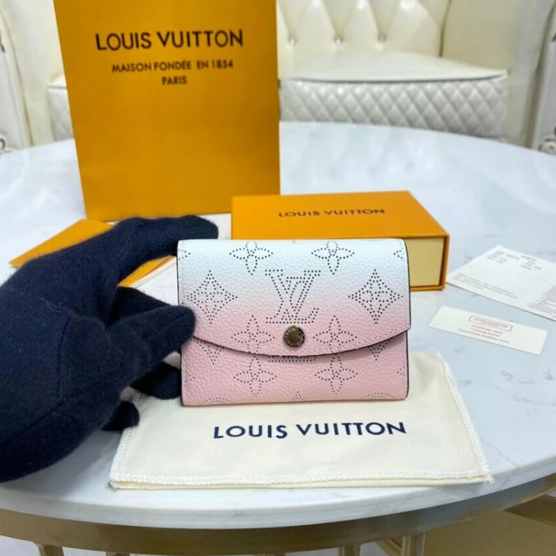 2 card sl Louis Vuitton Coin Purse in Pink Gradient Mahina Perforated Leather