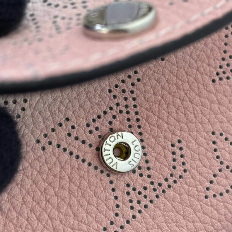 Louis vuitton locations 2 card sl Louis Vuitton Coin Purse in Pink Gradient Mahina Perforated Leather