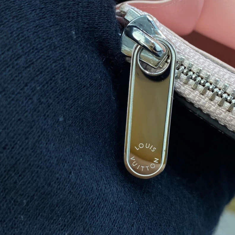Louis vuitton locations 2 card sl Louis Vuitton Coin Purse in Pink Gradient Mahina Perforated Leather