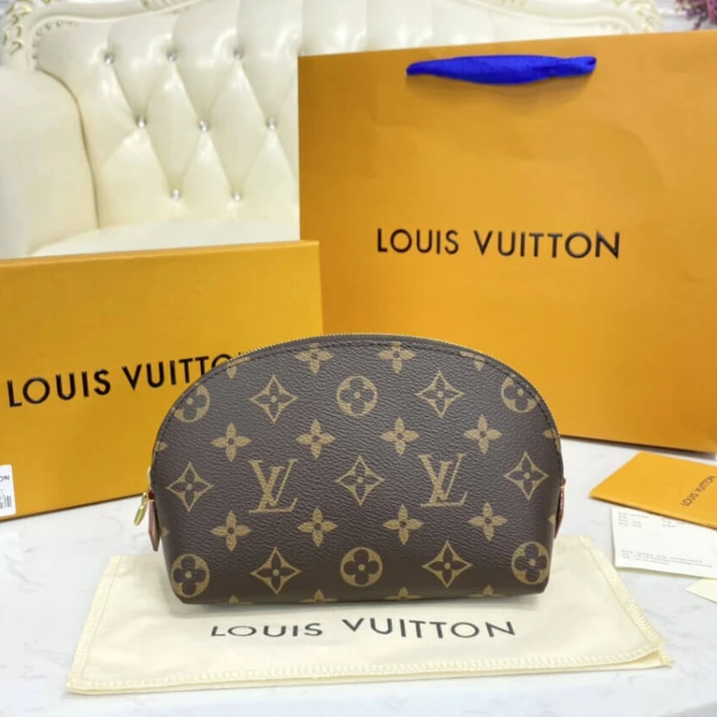 Mythick.ru This compa LV Cosmetic Pouch PM