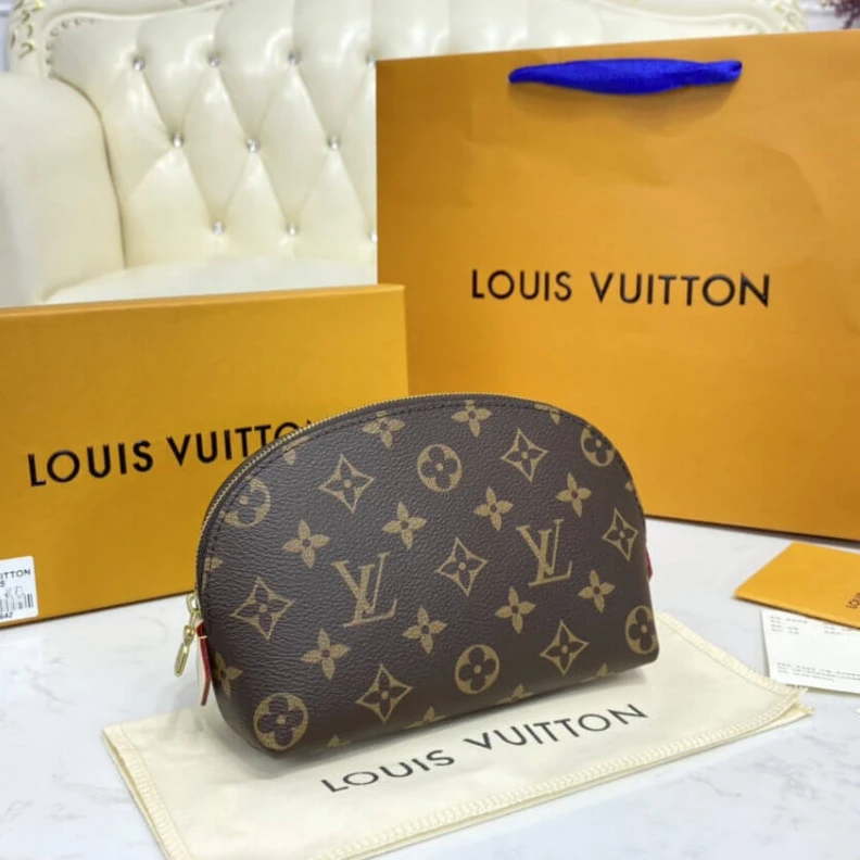 Mythick.ru This compa LV Cosmetic Pouch PM
