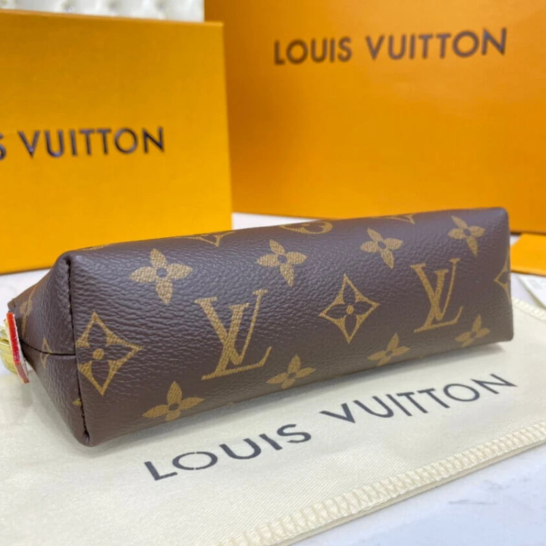 Mythick.ru This compa LV Cosmetic Pouch PM