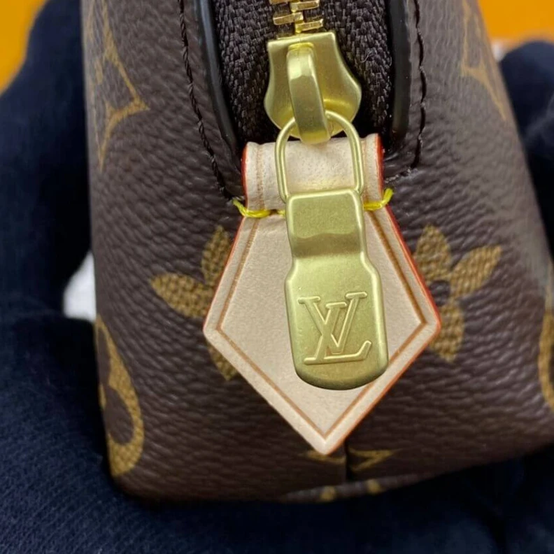 Mythick.ru This compa LV Cosmetic Pouch PM