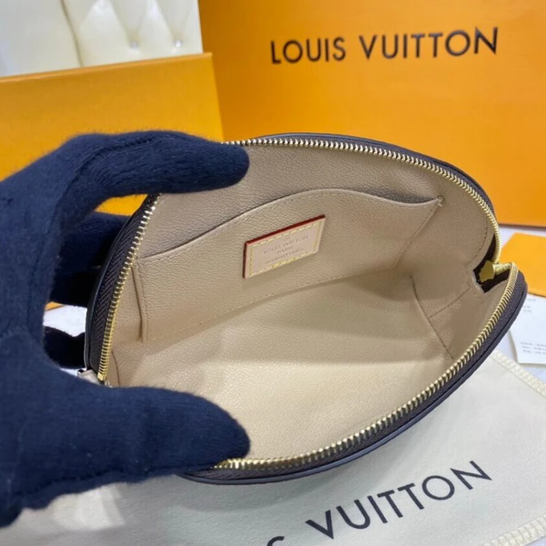Mythick.ru This compa LV Cosmetic Pouch PM