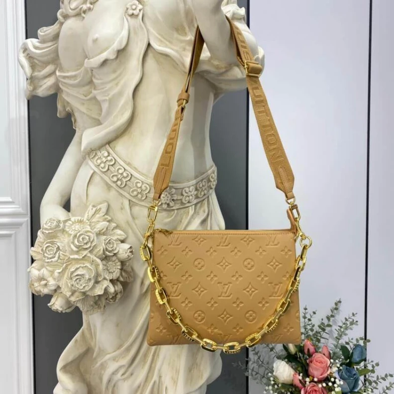 Strap dro Louis Vuitton Coussin PM Apricot
