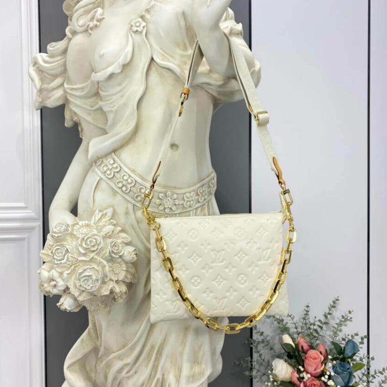 Top lv Strap dro Louis Vuitton Coussin PM Cream