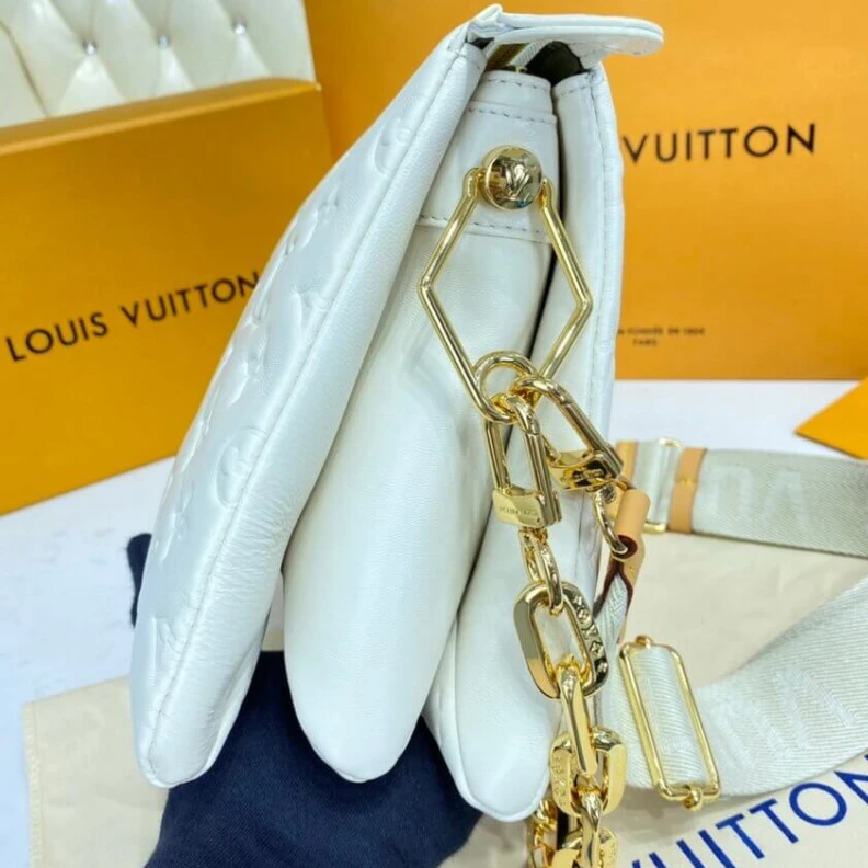 Top lv Strap dro Louis Vuitton Coussin PM Cream