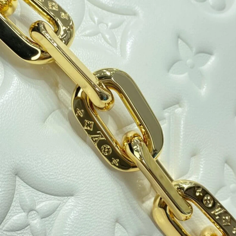 Top lv Strap dro Louis Vuitton Coussin PM Cream