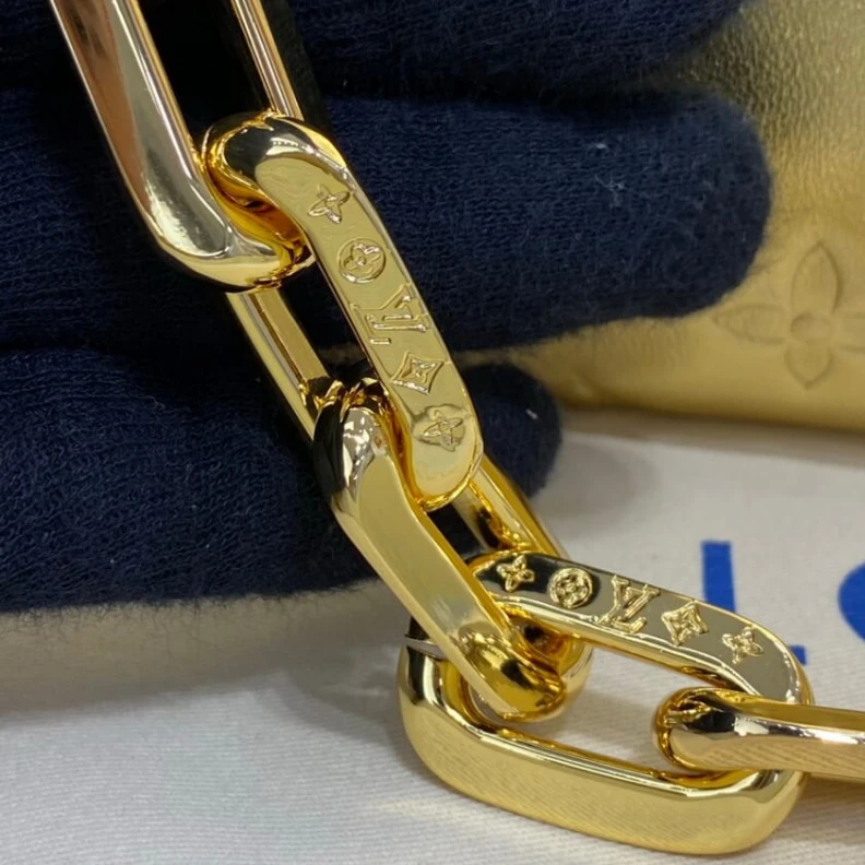 Louis vuitton locations Microfibe Louis Vuitton Coussin PM Gold
