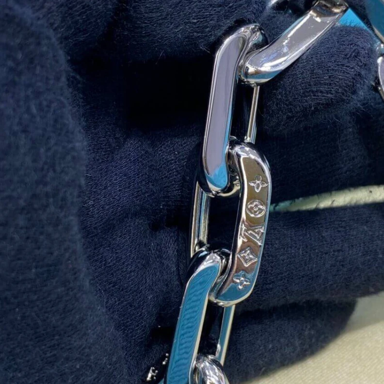 Replica bag Strap dro Louis Vuitton Coussin PM Light Green