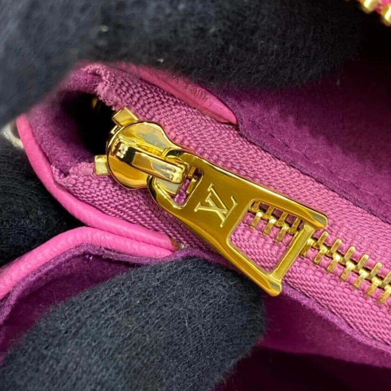 Louis vuitton locations Chain: Re Louis Vuitton Coussin PM Pink