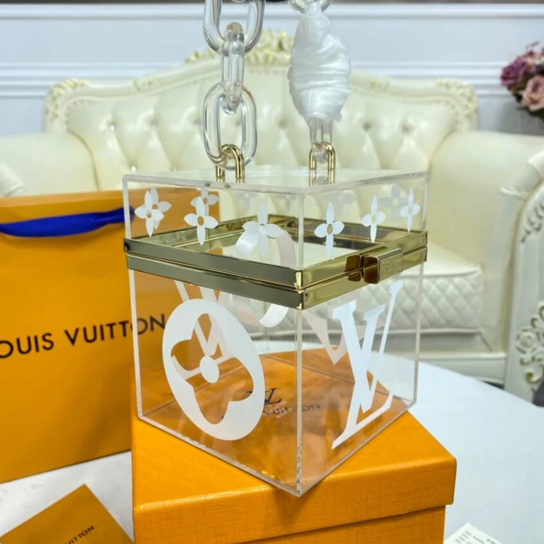 Mythick ru Natural c LV Cube Scott Box in Transparent