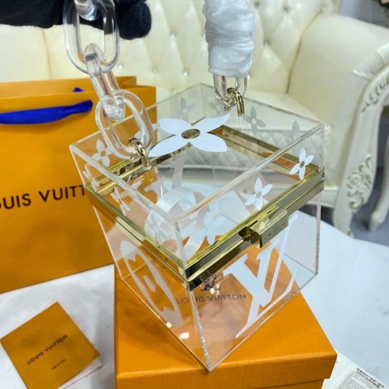 Mythick ru Natural c LV Cube Scott Box in Transparent