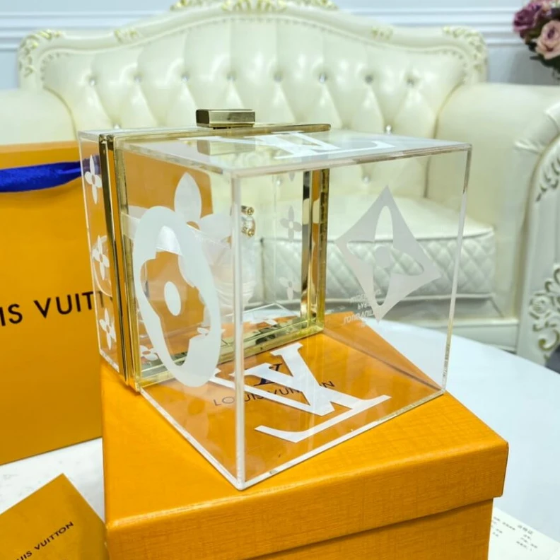 Mythick ru Natural c LV Cube Scott Box in Transparent