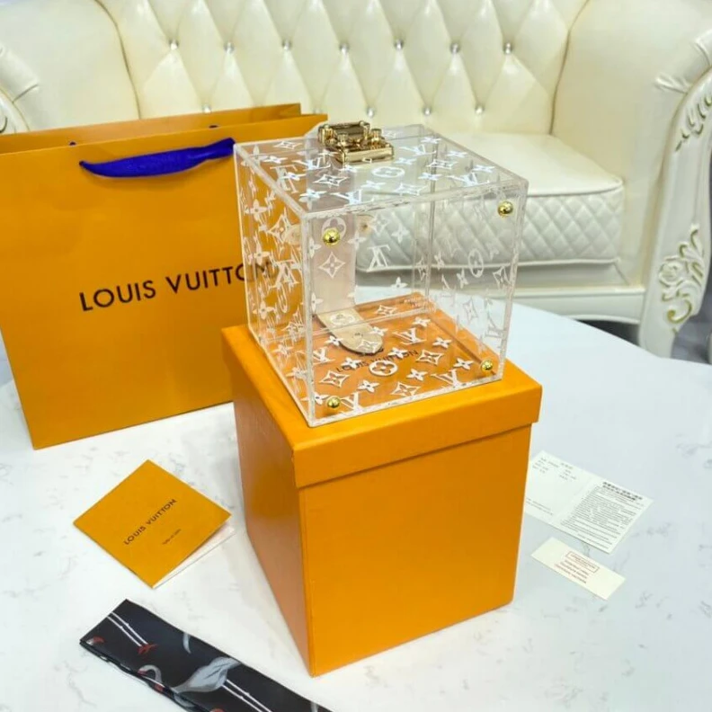 Mythick ru This glamo LV Cube Scott Box in Transparent