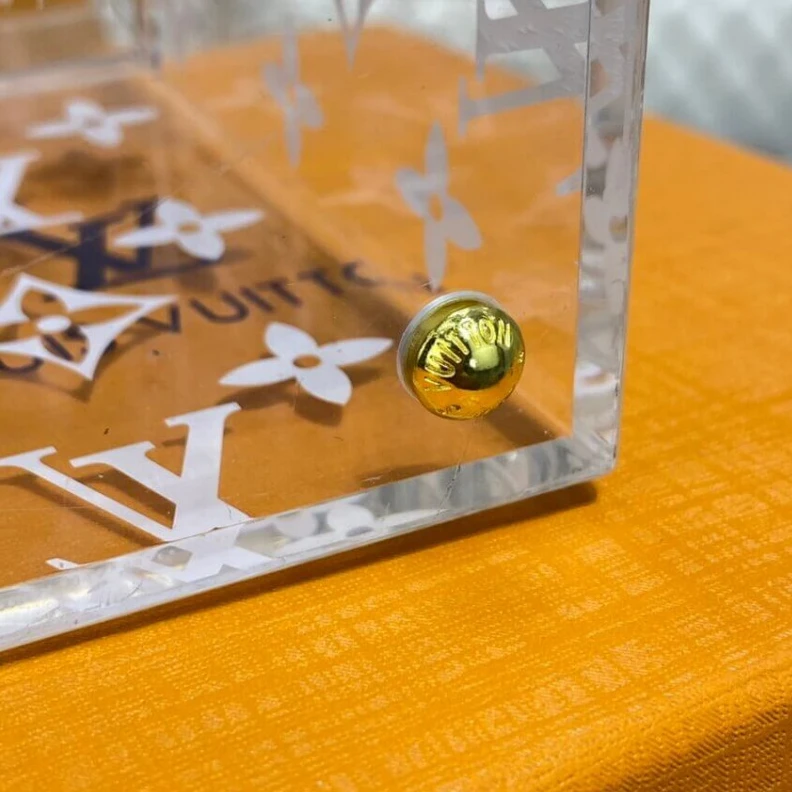 Mythick ru This glamo LV Cube Scott Box in Transparent