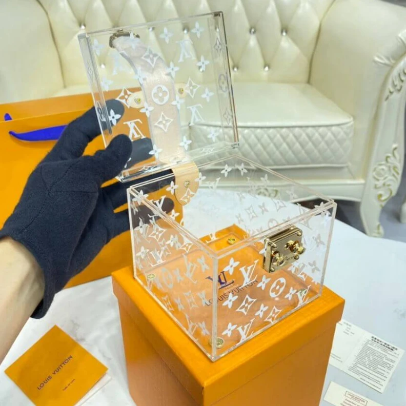 Mythick ru This glamo LV Cube Scott Box in Transparent