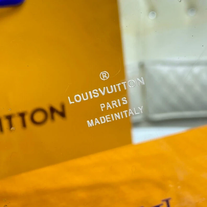 Mythick ru This glamo LV Cube Scott Box in Transparent