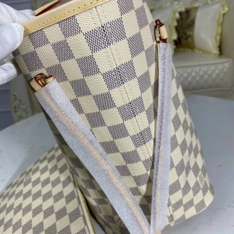 Louis vuitton locations Hook clos Louis Vuitton Damier Azur Neverfull MM Beige