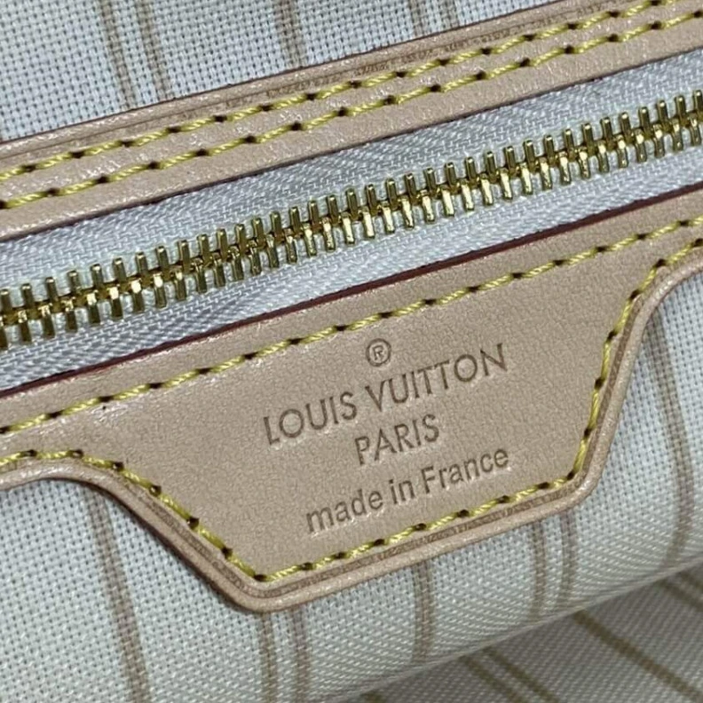 Louis vuitton locations Hook clos Louis Vuitton Damier Azur Neverfull MM Beige