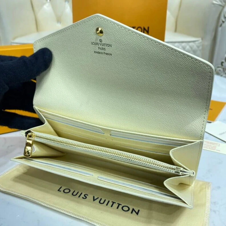 Mythick ru Grained c Louis Vuitton Damier Azur Sarah Wallet