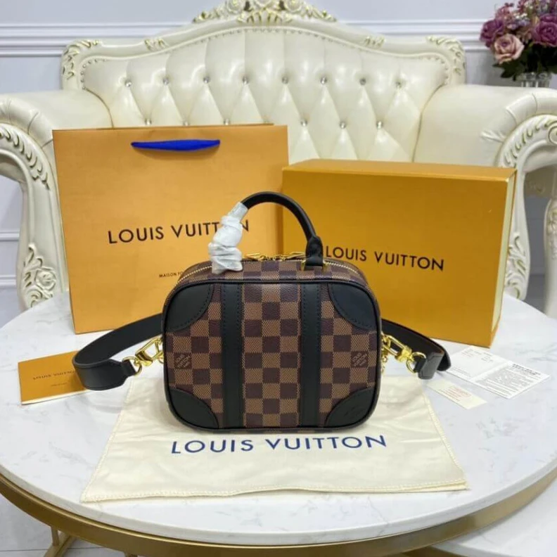 Mythick Chain dro Louis Vuitton Damier Azur Valisette Souple BB Black