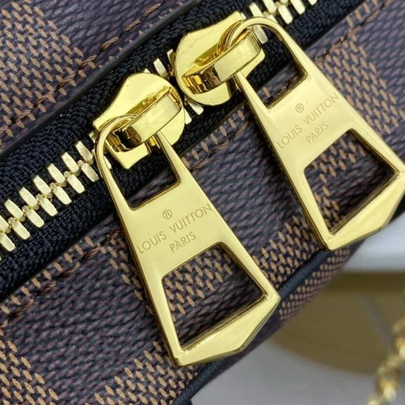 Mythick Chain dro Louis Vuitton Damier Azur Valisette Souple BB Black