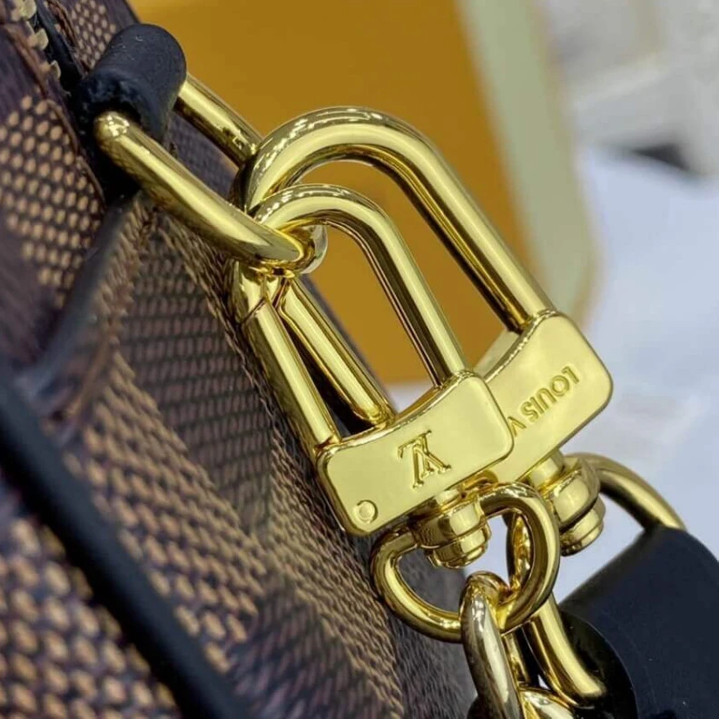 Mythick Chain dro Louis Vuitton Damier Azur Valisette Souple BB Black