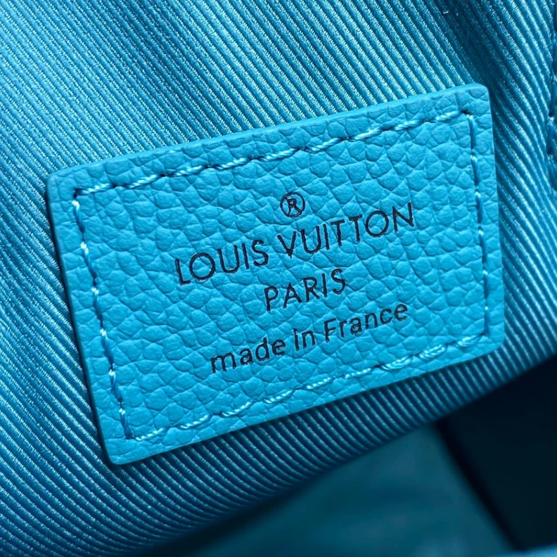 Handle: D Louis Vuitton Damier Checkerboard Pattern Sac Plat XS Turquoise