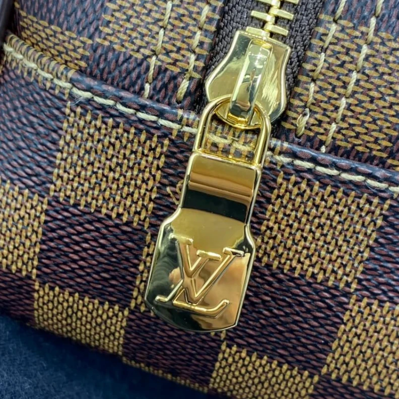 Replica bags Washable Louis Vuitton Damier Ebene Canvas Toiletry Bag 25