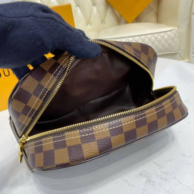 Replica bags Washable Louis Vuitton Damier Ebene Canvas Toiletry Bag 25