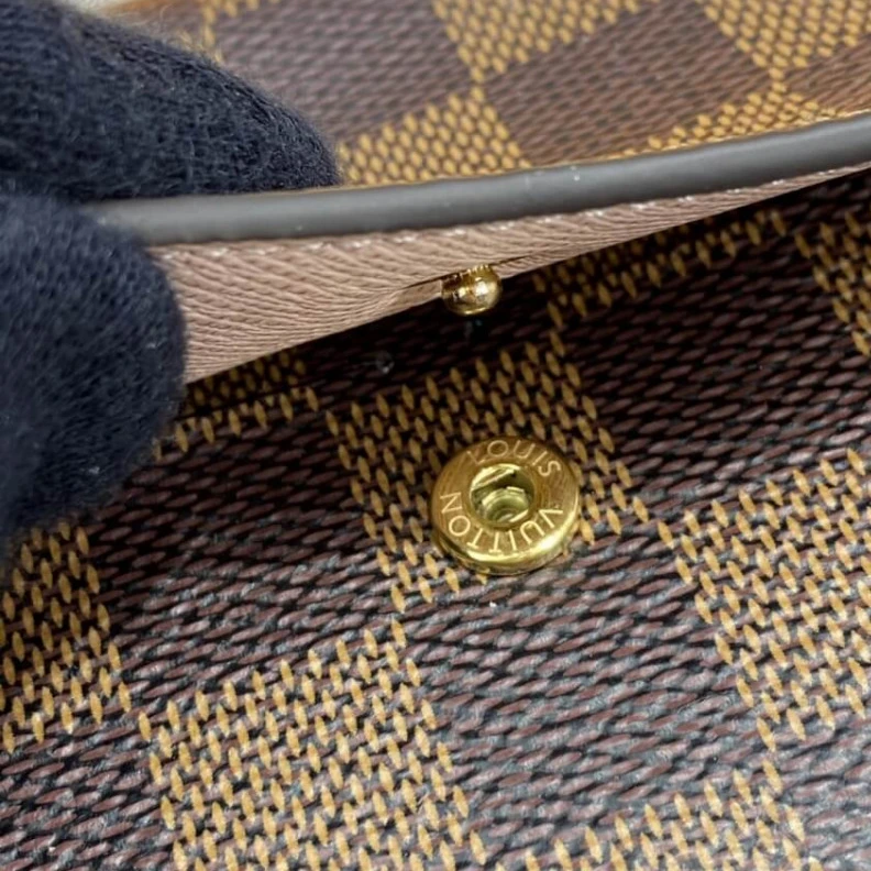 Mythick ru 4 credit Louis Vuitton Damier Ebene Emilie Wallet Pink