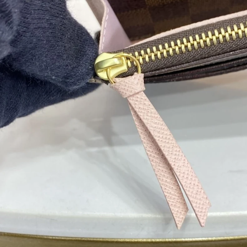 Mythick ru 4 credit Louis Vuitton Damier Ebene Emilie Wallet Pink