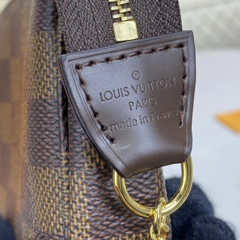 Louis vuitton locations Textile l Louis Vuitton Damier Ebene Mini Pochette Accessoires