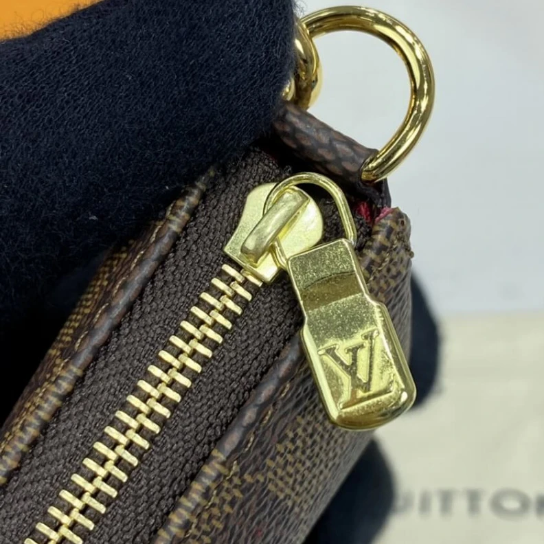 Louis vuitton locations Textile l Louis Vuitton Damier Ebene Mini Pochette Accessoires