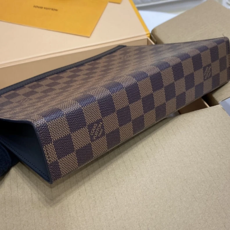 Mythick ru 6 interna LV Damier Ebene Pochette Voyage MM