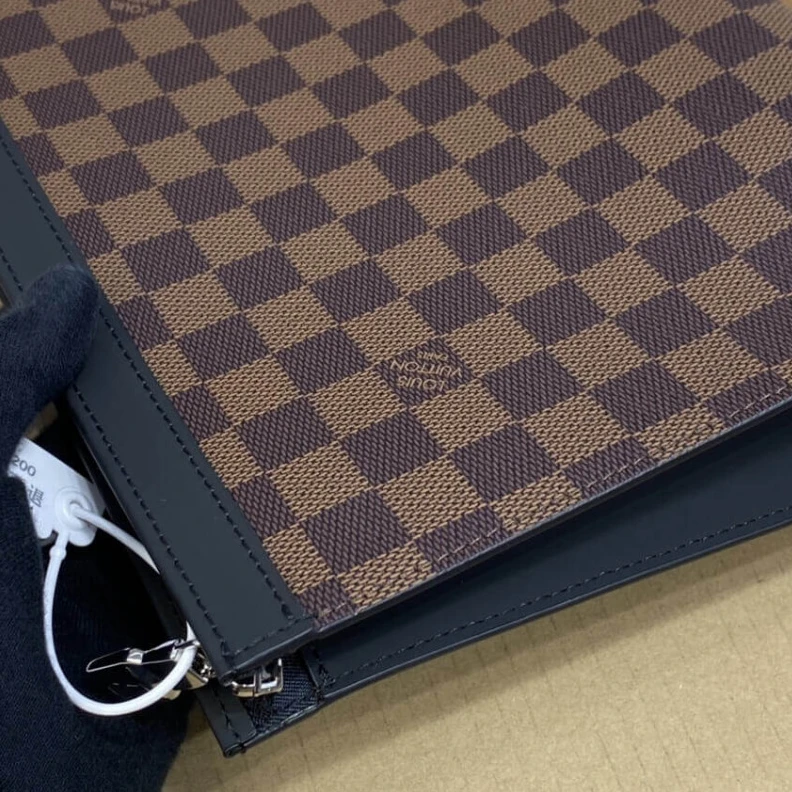 Mythick ru 6 interna LV Damier Ebene Pochette Voyage MM