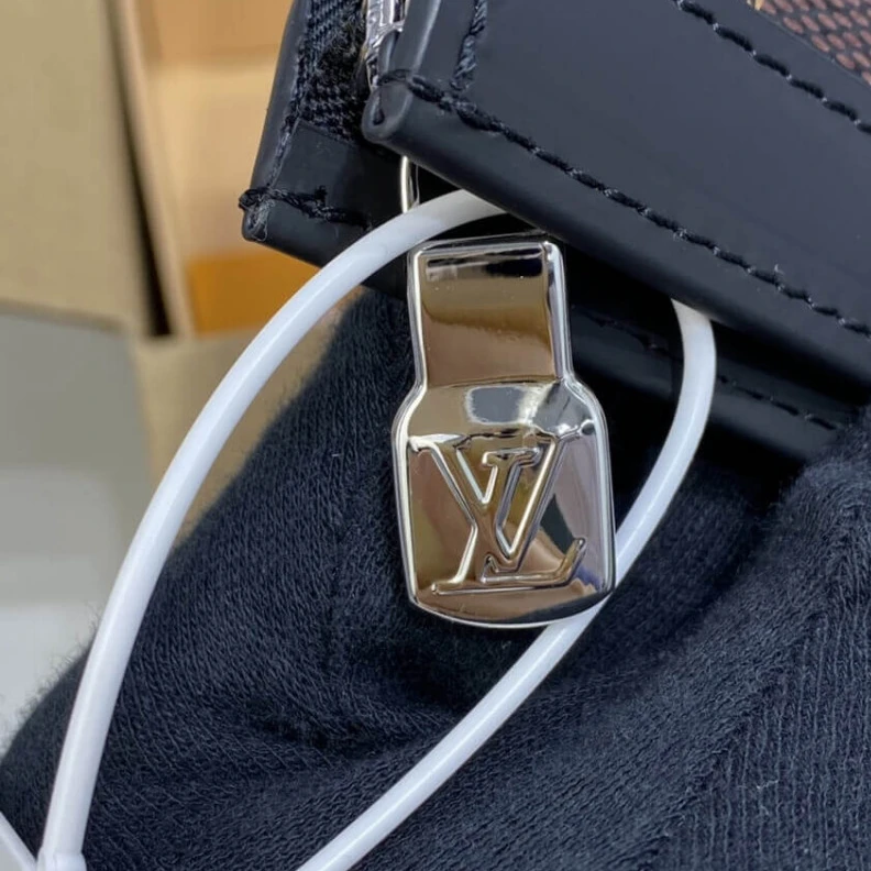 Mythick ru 6 interna LV Damier Ebene Pochette Voyage MM