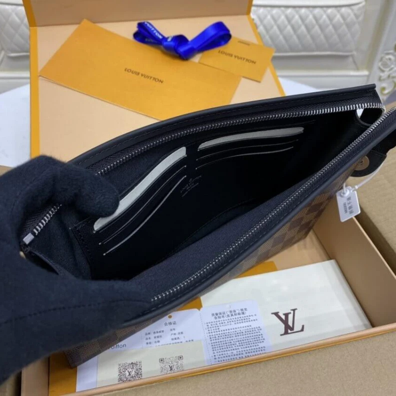 Mythick ru 6 interna LV Damier Ebene Pochette Voyage MM