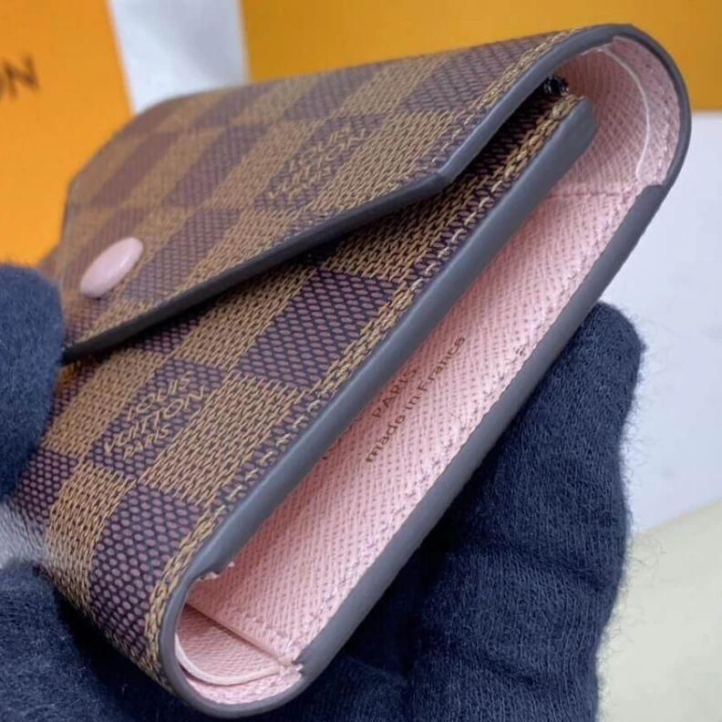 Mythick Grained c Louis Vuitton Damier Ebene Victorine Wallet Pink